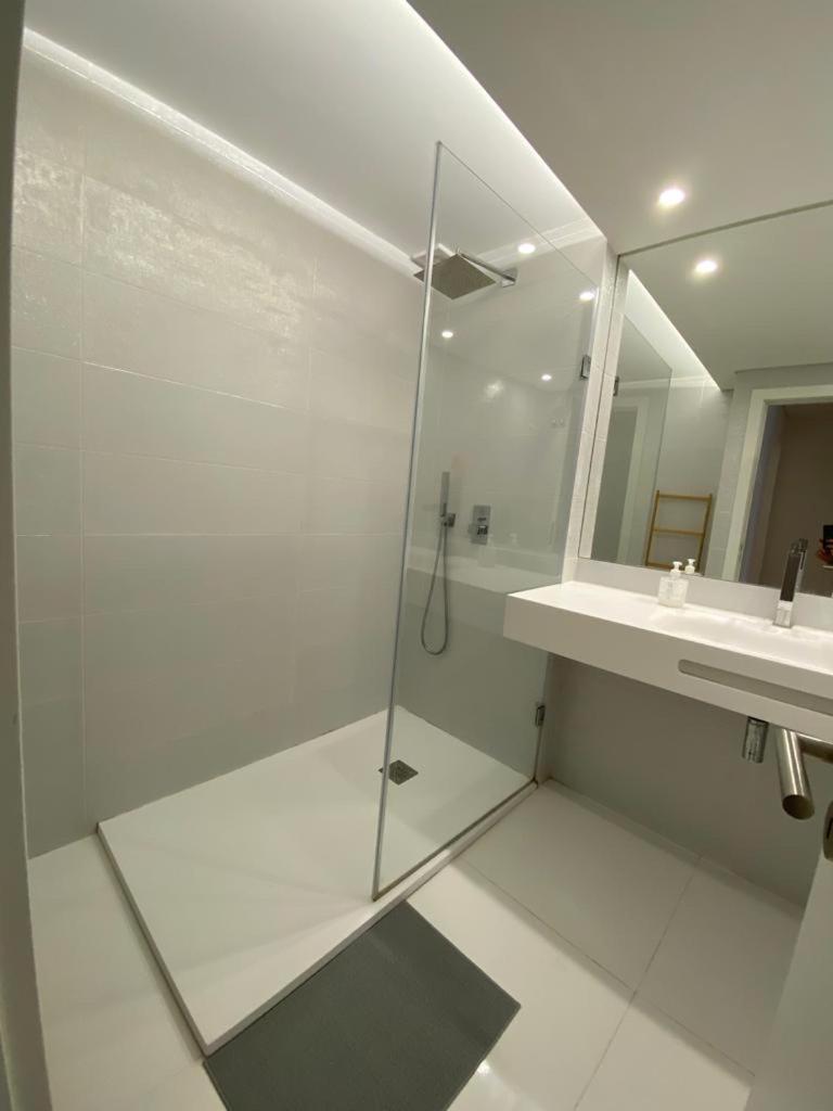 Bedrooms In Modern Guest House Almada Exterior foto